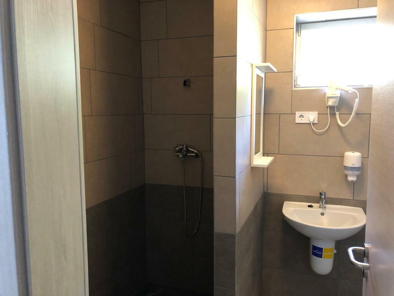 Juno Apartman Vendeghaz ميسكولك المظهر الخارجي الصورة